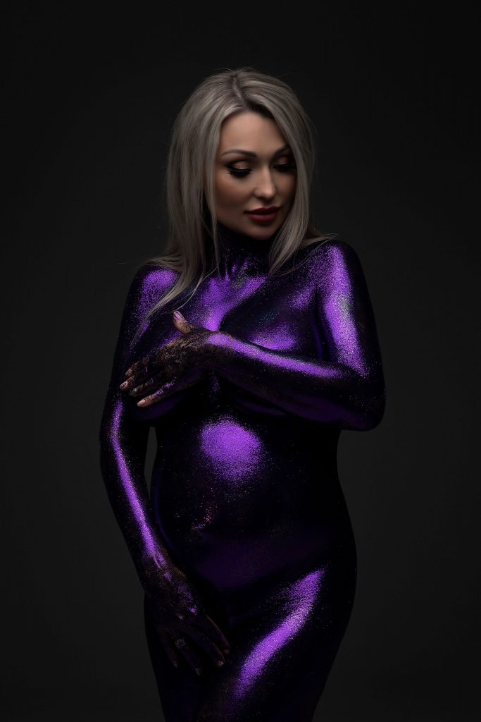 Lil One Photography – Maternity portraits with gold leaf foil